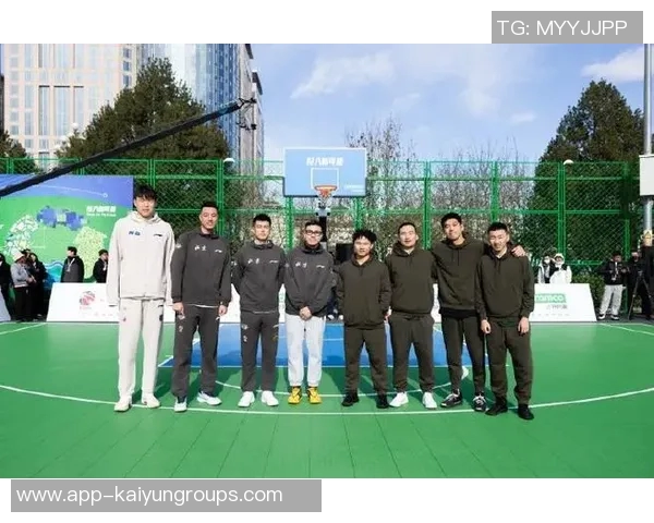 球队主持人杨瀚森与姚明的独特之处及其在篮球场上的不同表现分析