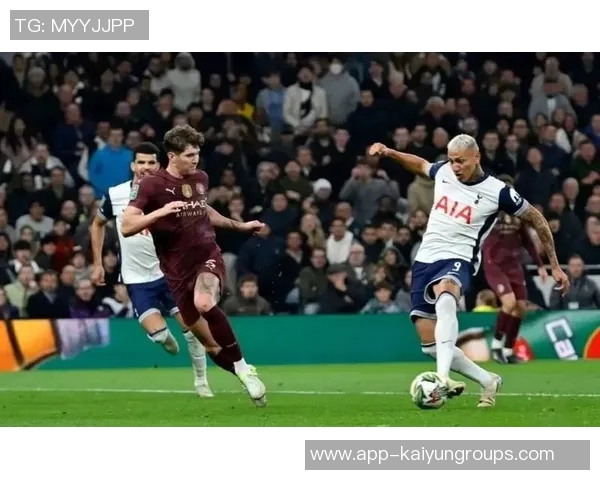 库杜斯在对阵利兹联时六次过人全成功成为2024年英超新星