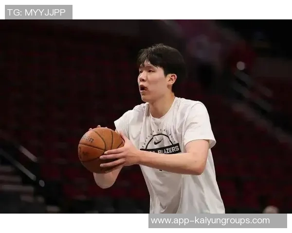 杨瀚森在开拓者G联盟中不断挑战体能锻炼适应能力提升个人竞技水平